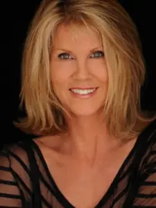 Leah Ayres