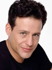 Λούις Μάντιλορ (Louis Mandylor)