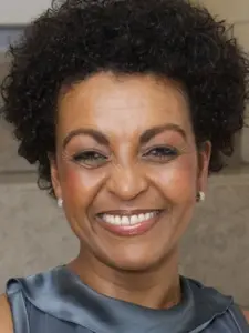 Αντζόα Άντο (Adjoa Andoh)
