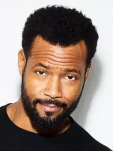 Αϊσάια Μουσταφά (Isaiah Mustafa)