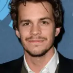 Τζόνι Σίμονς (Johnny Simmons)