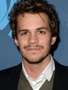 Τζόνι Σίμονς (Johnny Simmons)