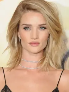 Ρόζι Χάντινγκτον Γουάιτλι (Rosie Huntington-Whiteley)