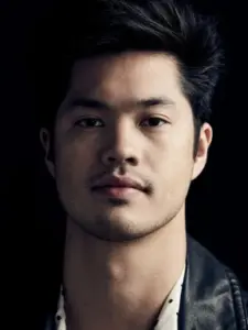 Ρος Μπάτλερ (Ross Butler)