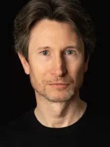 Τζόναθαν Έιρις (Jonathan Aris)