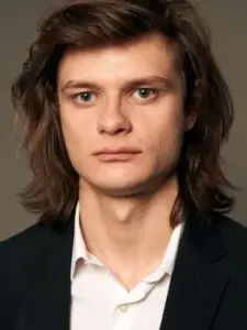 Τσάρλι Τέιχαν (Charlie Tahan)