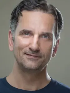 Νίκος Ψαρράς (Nikos Psarras)
