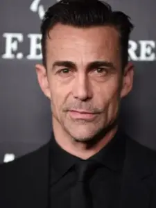 Daniel Bernhardt