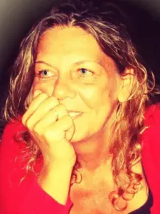 Βίκυ Μανώλη (Viki Manoli)
