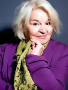 Γιάννα Σταυράκη (Gianna Stavraki)