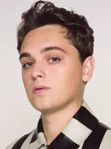 Ντιν-Τσαρλς Τσάπμαν (Dean-Charles Chapman)