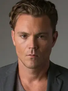 Clayne Crawford