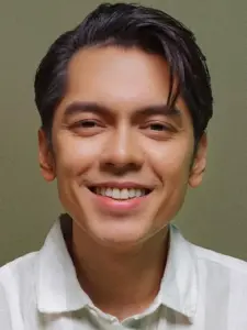Carlo Aquino