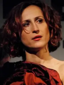 Γιούλη Τσαγκαράκη (Giouli Tsagaraki)