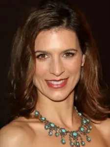 Perrey Reeves