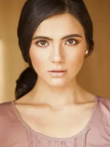 Αριέν Μαντί (Arienne Mandi)