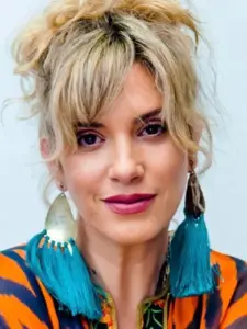 Σύλβια Δεληκούρα (Sylvia Delikoura)