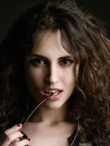 Τίνα Λεωνορά (Tina Leonora)
