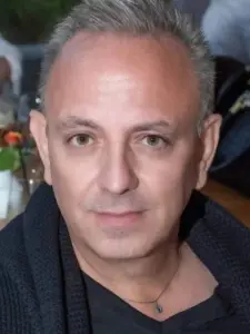 Γιώργος Μακρής (Yorgos Makris)