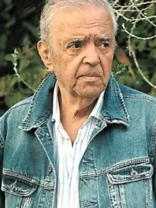 Σταύρος Τσιώλης (Stavros Tsiolis)