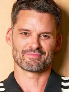 Όστιν Νίκολς (Austin Nichols)