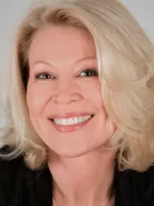 Leslie Easterbrook