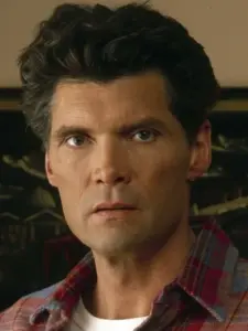 Everett McGill