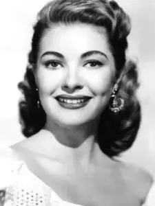 Lori Nelson
