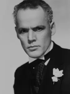 Henry Hull