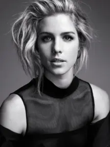 Έμιλι Μπετ Ρίκαρντς (Emily Bett Rickards)