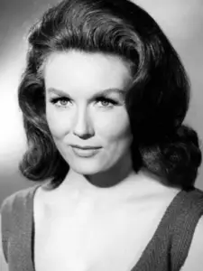 Elaine Devry