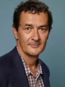 Τζούλιαν Φαρίνο (Julian Farino)