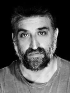 Γιώργος Χουλιάρας (George Houliaras)