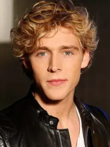 Christopher (Christopher Nissen)