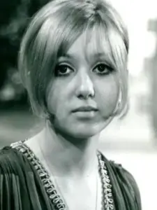 Adrienne Posta