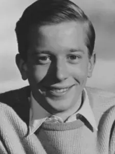 Andrew Ray