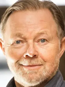 Jesper Asholt