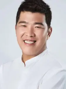 Geun-Woo Jung