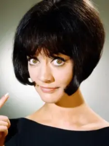 Amanda Barrie