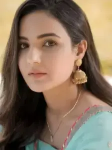 Τζασμίν Μπασίν (Jasmin Bhasin)