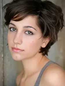 Lindsey Naves