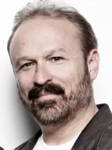 Daryl Stuermer