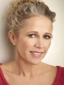 Lucy Benjamin