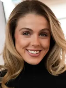 Angela Ashton (Angela Sant'Albano)