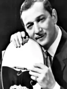 Μανώλης Χιώτης (Manolis Hiotis)